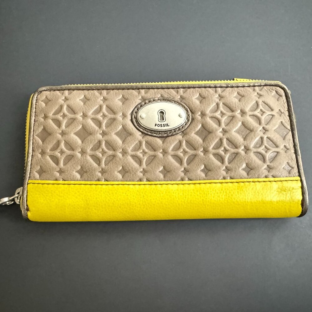 NWOT Fossil Embossed Zip Around Wallet Tan & Yellow ( Green)